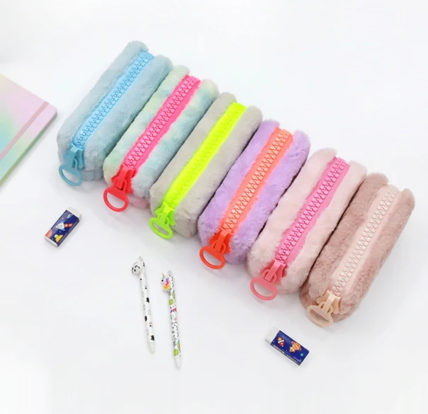 Astuccio Portapenne Pouchette Peluche Arcobaleno Assortiti