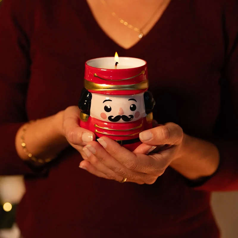 CANDELA PROFUMATA - SCENTED CANDLE SCHIACCIANOCI