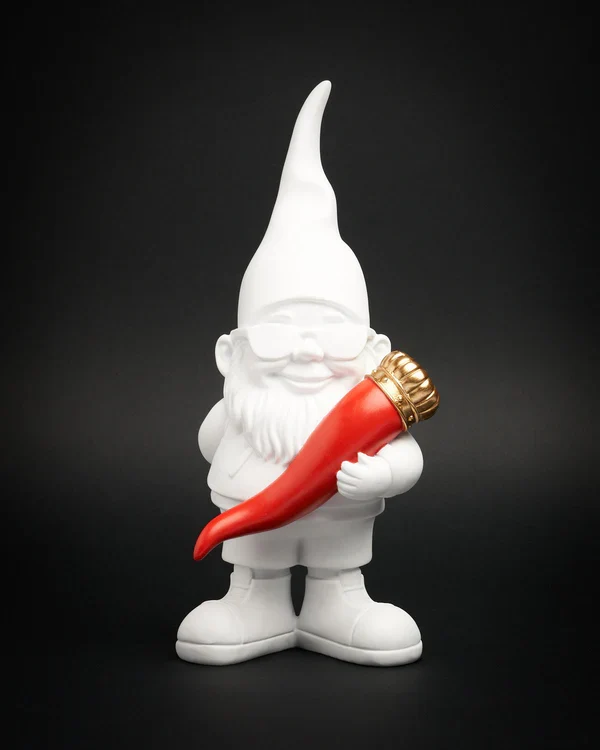 LUCKY WHITE