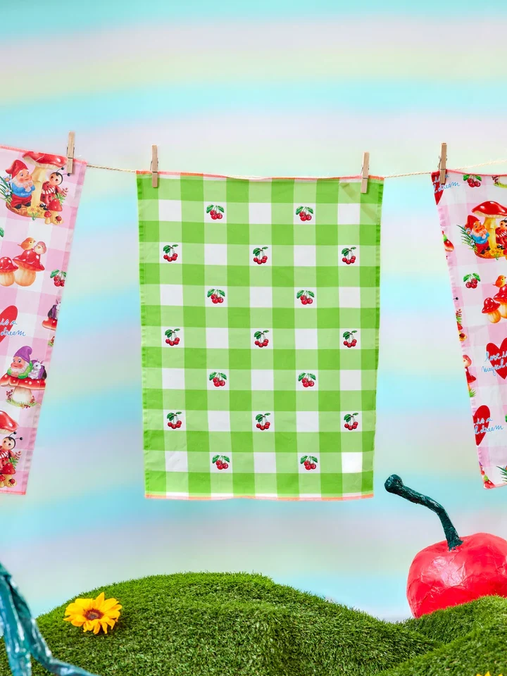 TEA TOWEL LOVE THERAPHY CHERRY
