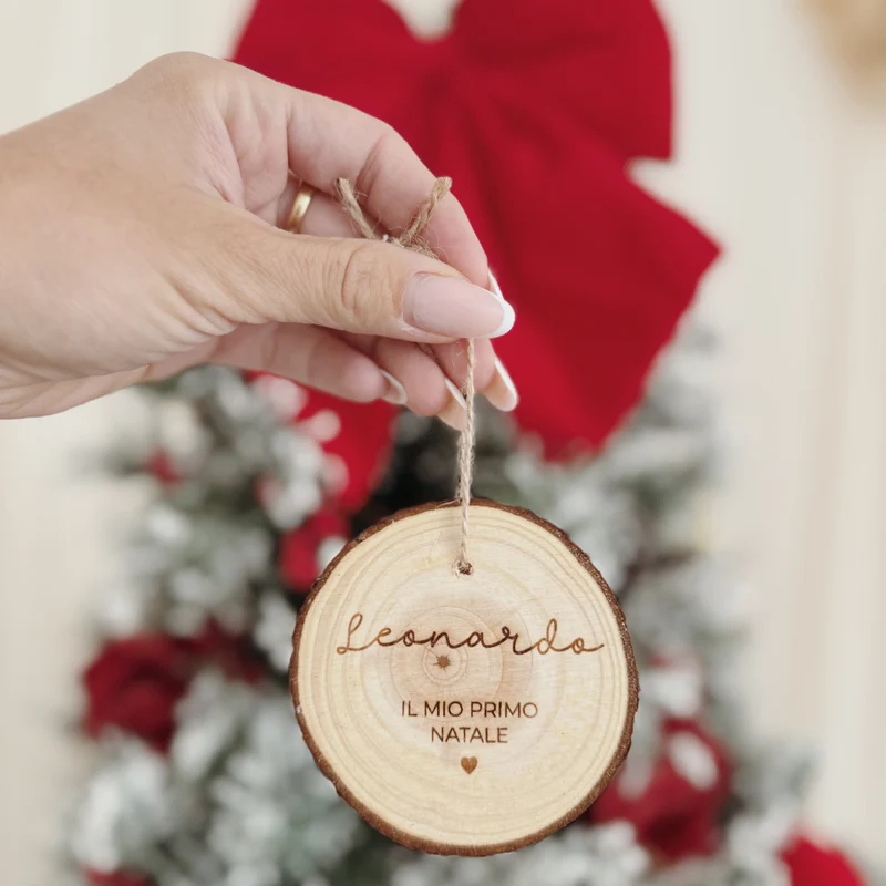 Pallina albero di Natale in legno incisa personalizzat